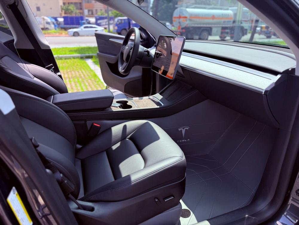 Tesla Model Y 2024 #16 Tesla Model Y 2024 car image #16