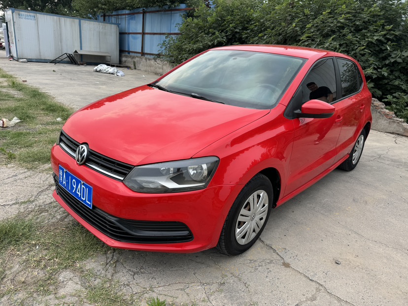 Volkswagen Polo 2015 car image 