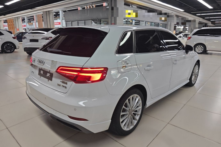 Audi A3 2018 car image #7