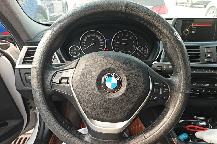 BMW 3 Series 2017 car image #11