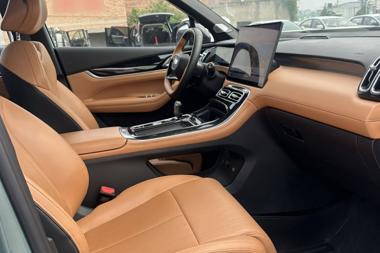 GEELY Boyue L 2025 car image #21