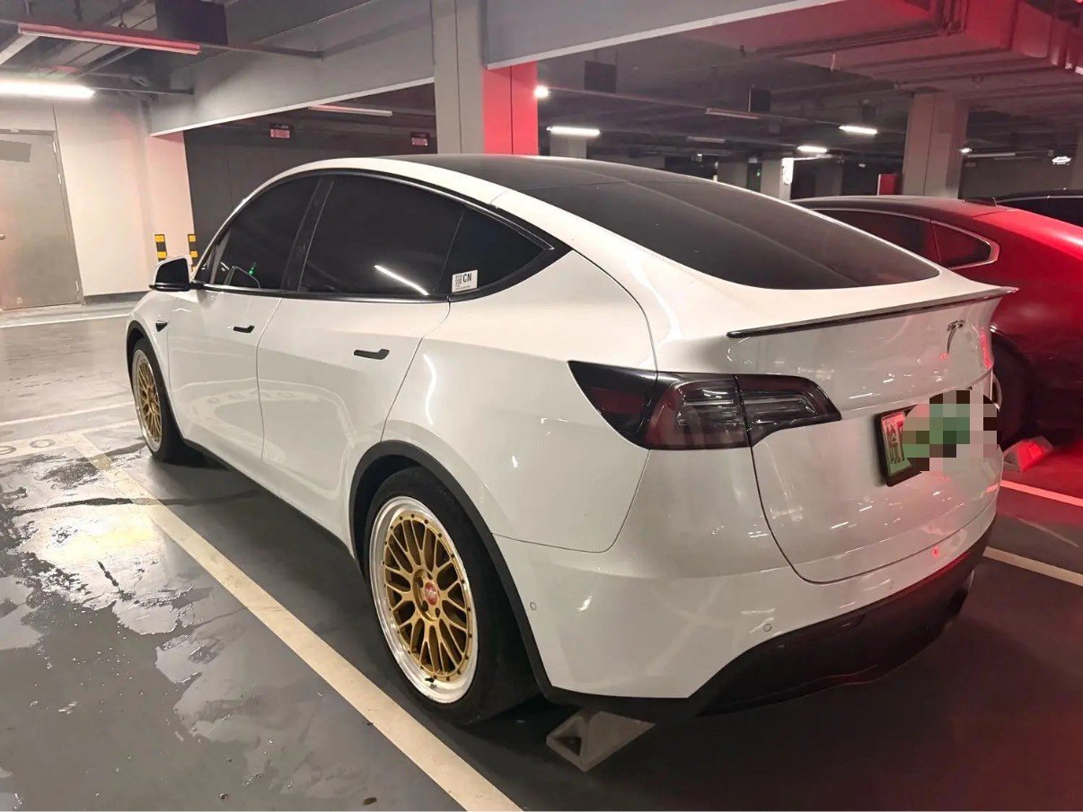 Tesla Model Y 2022 car image #6