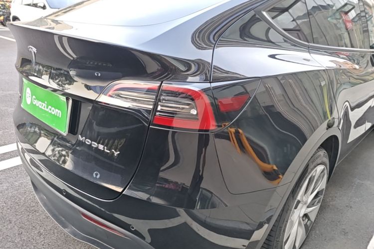 Tesla Model Y 2022 immagine di auto #8