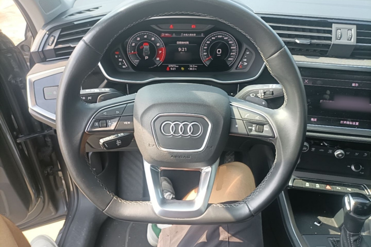 Audi Q3 2022 car image #11