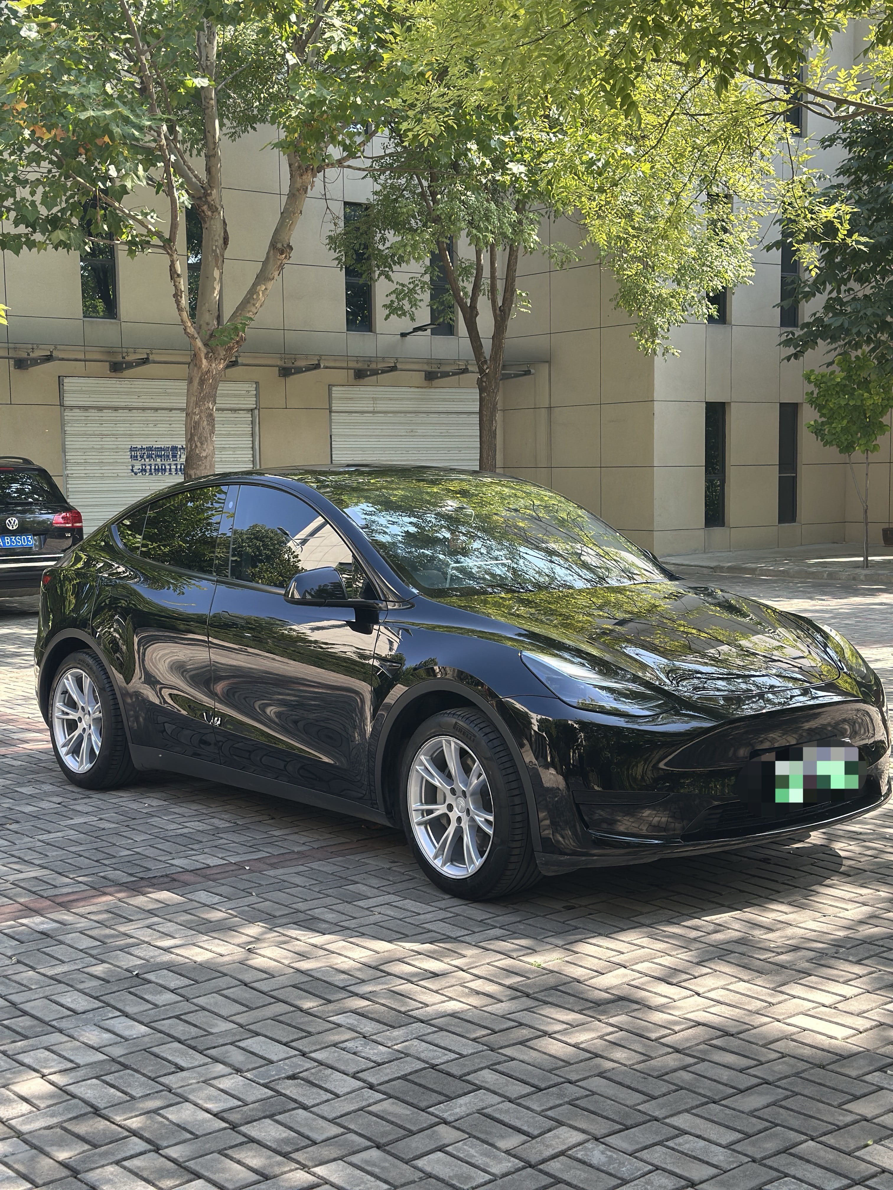 Tesla Model Y 2023 #4 Tesla Model Y 2023 car image #4