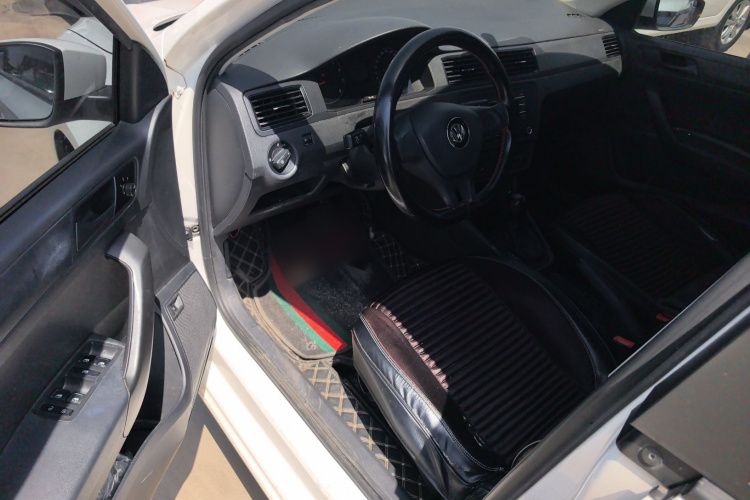 Volkswagen Santana 2021 صورة سيارة #16