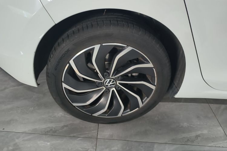 Volkswagen Golf 2023 car image #10