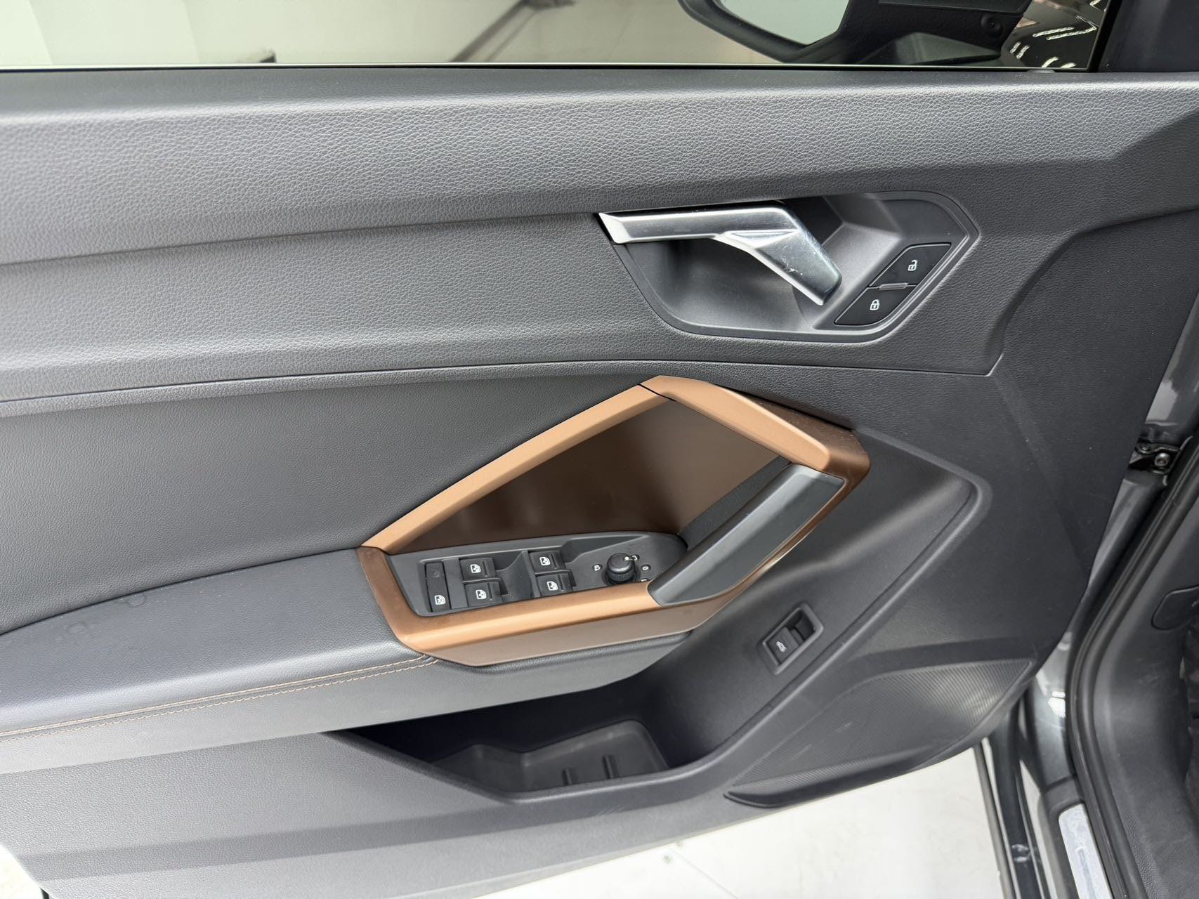 Audi Q3 2022 car image #11