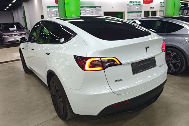 Tesla Model Y 2023 #5 Tesla Model Y 2023 car image #5