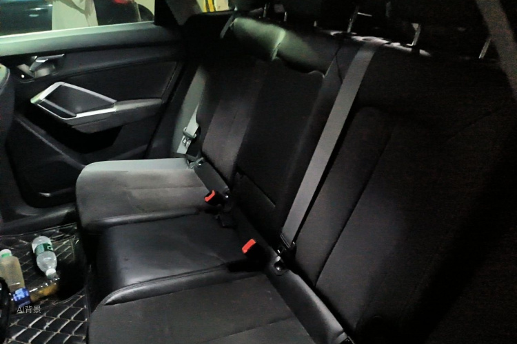 Audi Q3 2020 car image #19