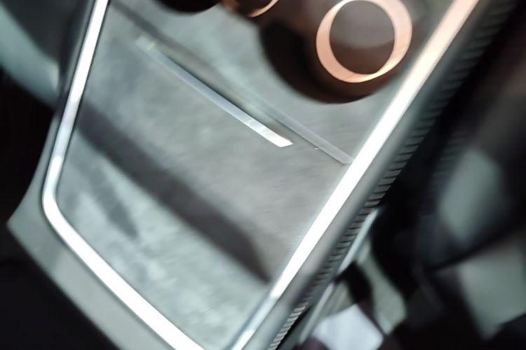 Tesla Model Y 2022 car image #9