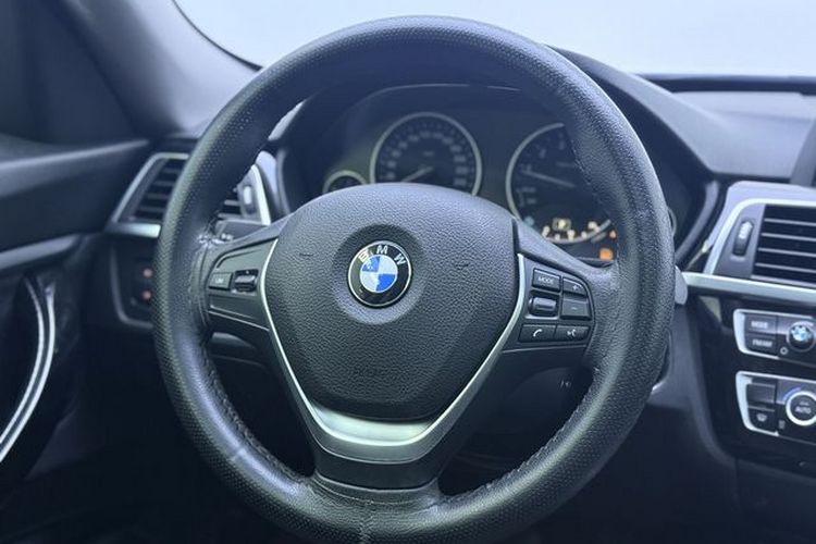 BMW 3 Series GT 2018 #16 BMW 3 Series GT 2018 car image #16