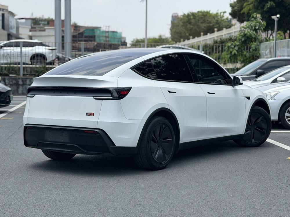Tesla Model Y 2025 #6 Tesla Model Y 2025 car image #6