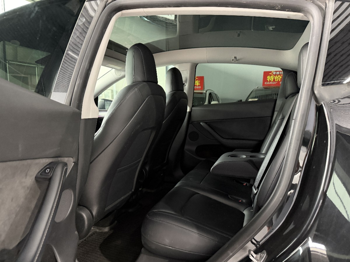 Tesla Model Y 2024 car image #8