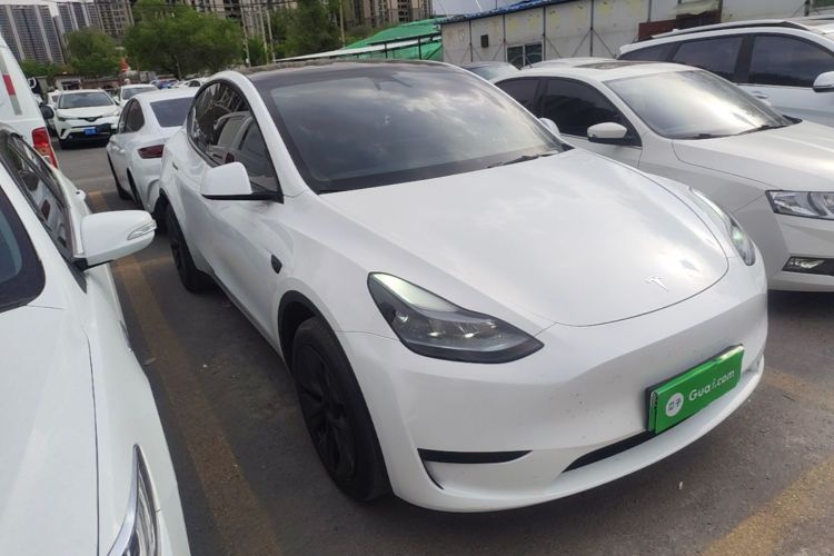 Tesla Model Y 2024 #4 Tesla Model Y 2024 car image #4
