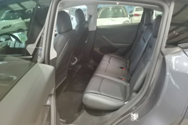 Tesla Model Y 2021 #17 Tesla Model Y 2021 car image #17