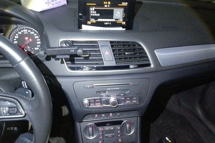 Audi Q3 2017 car image #15