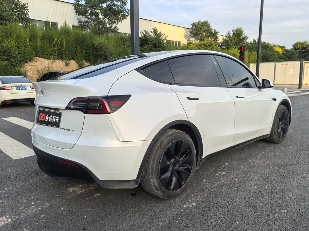 Tesla Model Y 2024 #6 Tesla Model Y 2024 car image #6