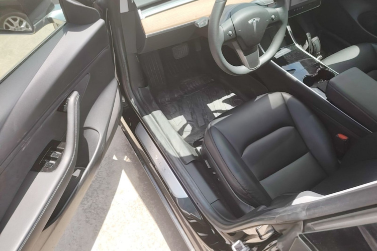 Tesla Model 3 2020 car image #16