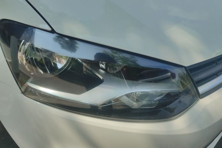 Volkswagen Polo 2017 car image #8