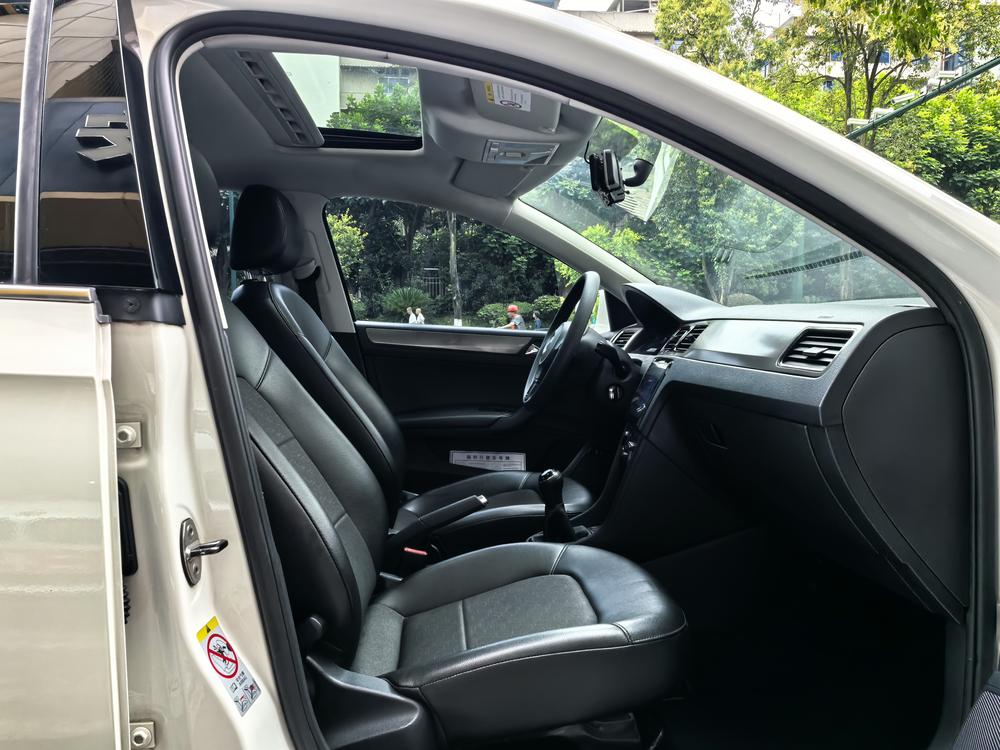 Volkswagen Santana 2014 car image #16