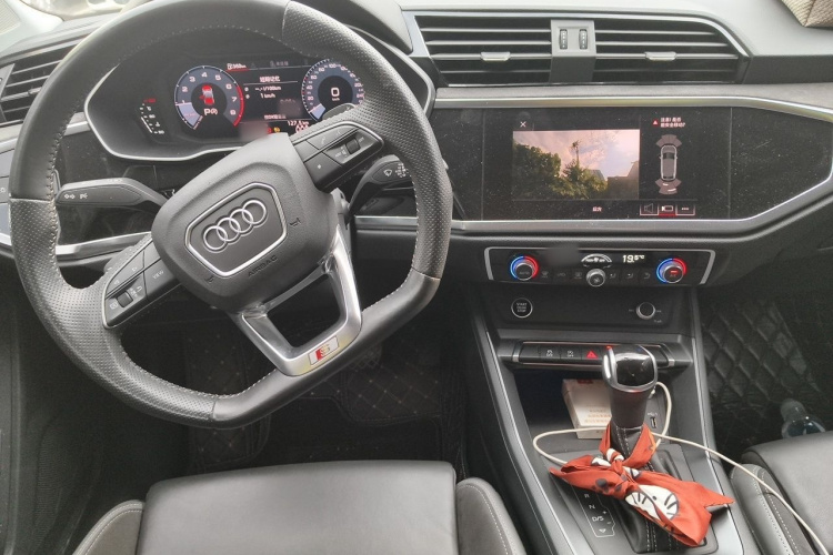 Audi Q3 2021 car image #12