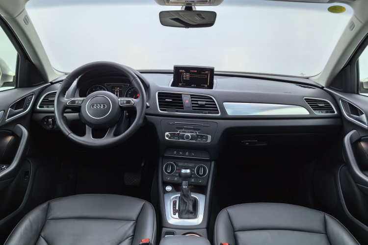 Audi Q3 2017 car image #11