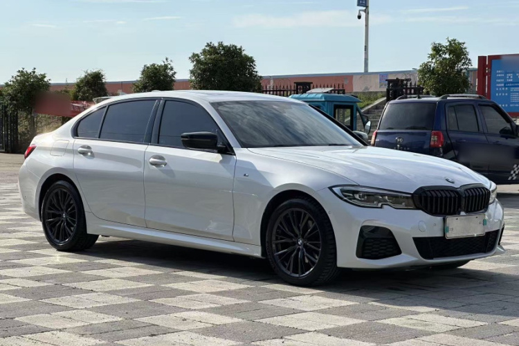 BMW 3 Series 2021 car image #4
