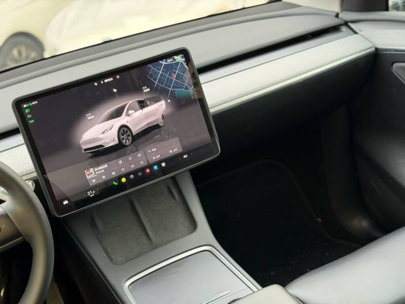 Tesla Model Y 2024 #5 Tesla Model Y 2024 car image #5