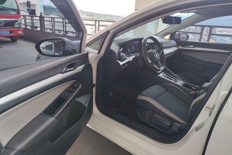 Volkswagen Golf 2022 car image #16