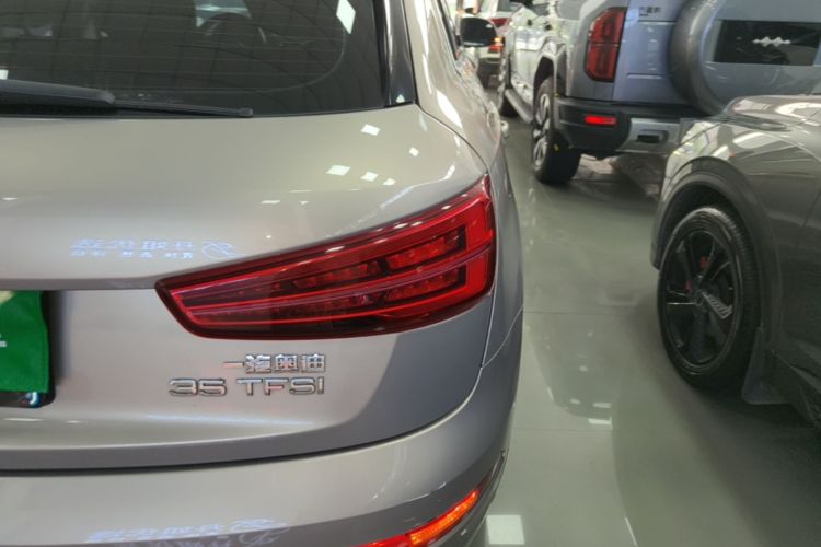 Audi Q3 2019 car image #8