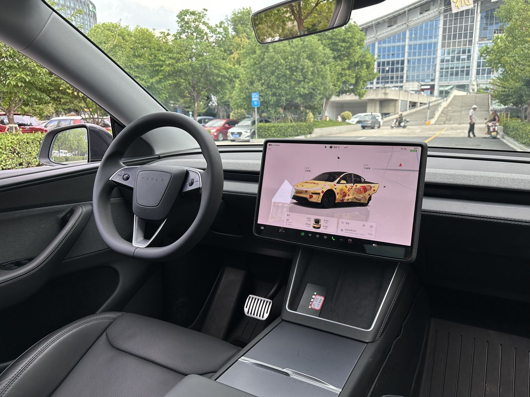 Tesla Model Y 2025 car image #12