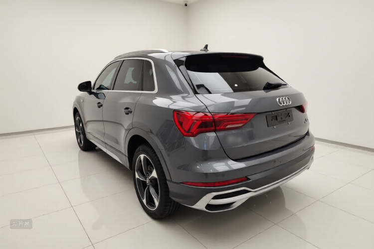 Audi Q3 2023 car image #5