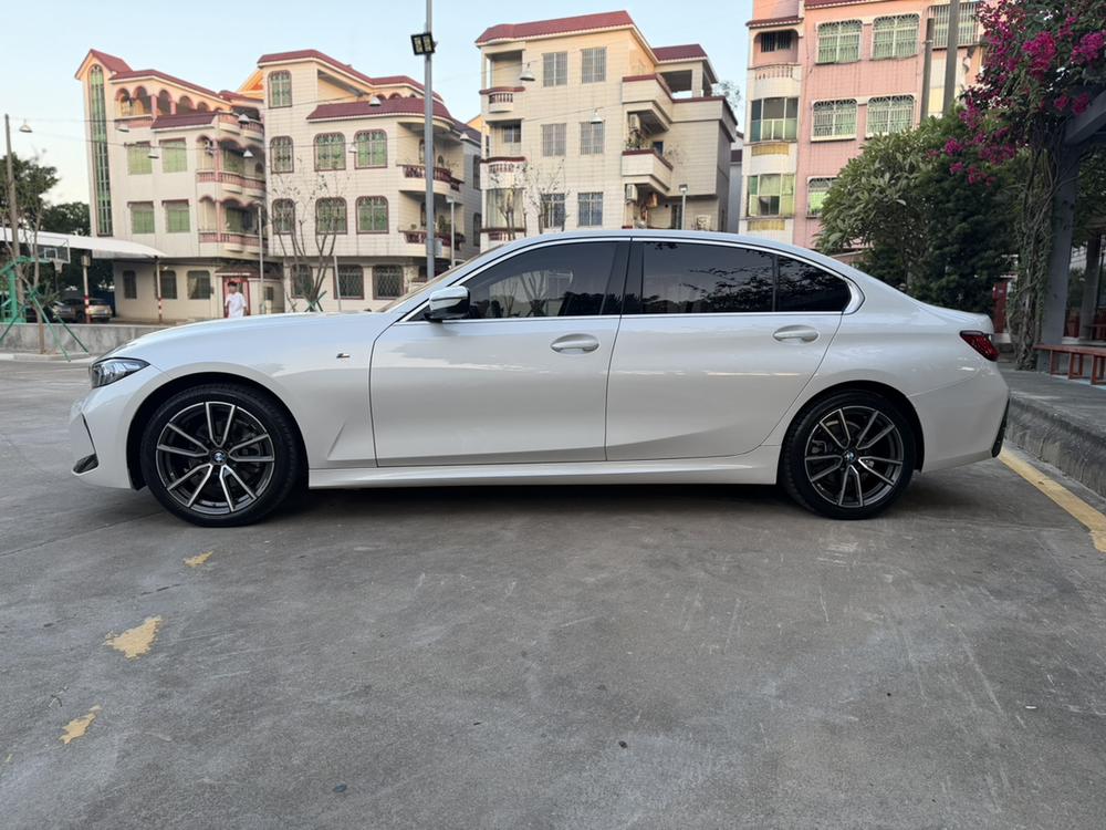 BMW 3 Series 2023 صورة سيارة #4