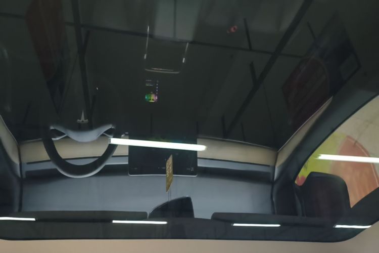 Tesla Model Y 2023 car image #18