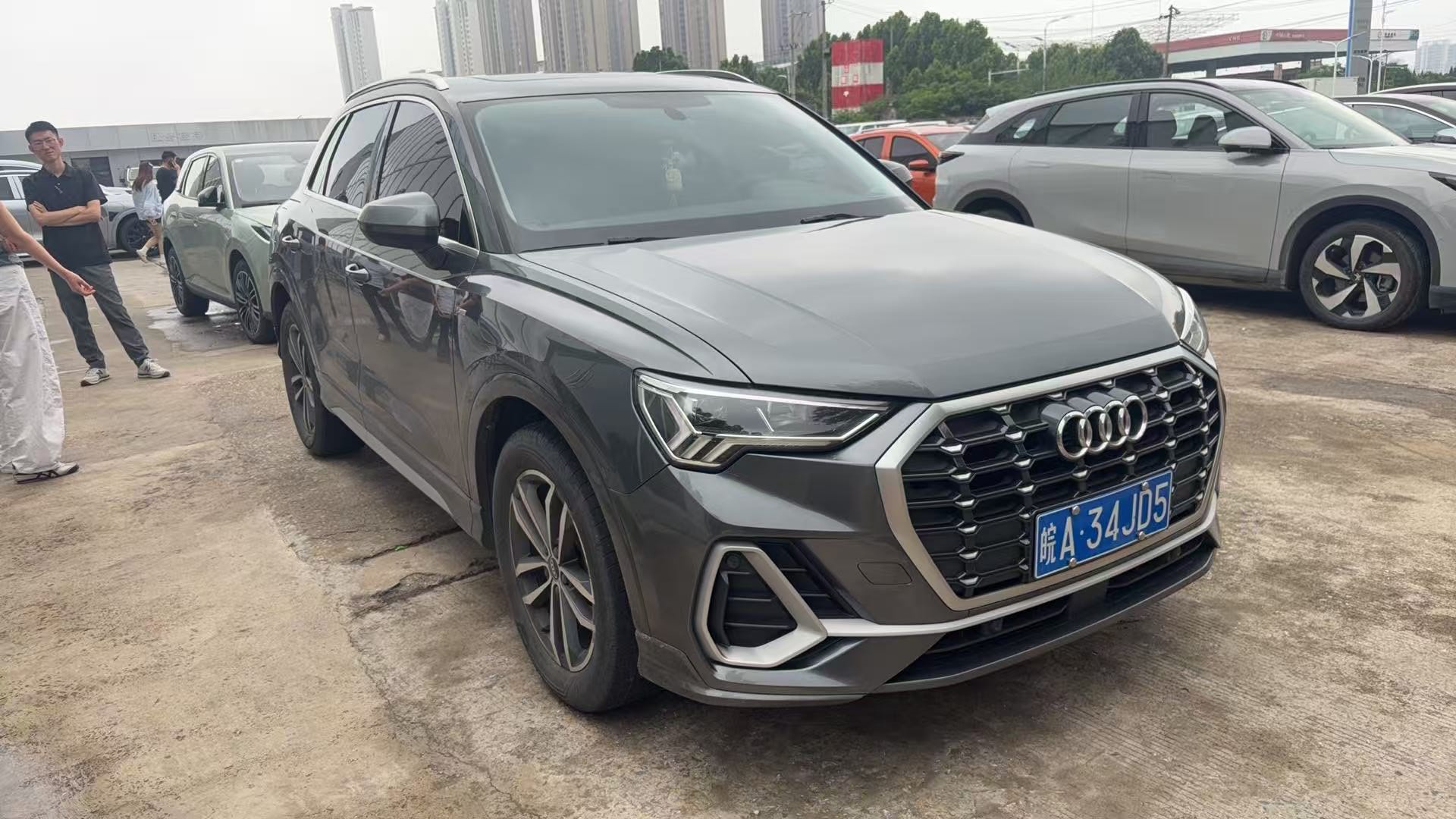 Audi Q3 2022 car image #3