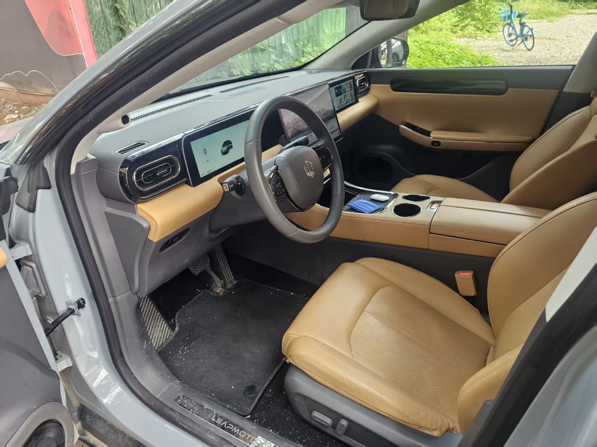 Leapmotor C01 2025 car image #2