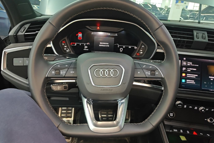 Audi Q3 2023 car image #11