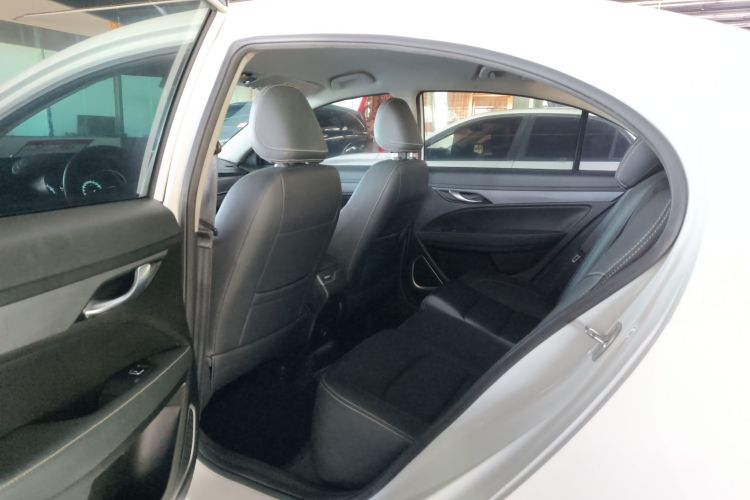 GEELY Emgrand 2021 car image #11