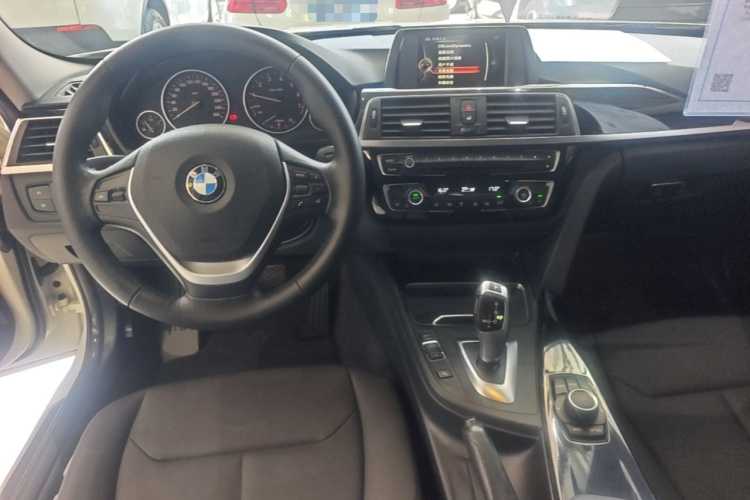 BMW 3 Series 2016 car image #18