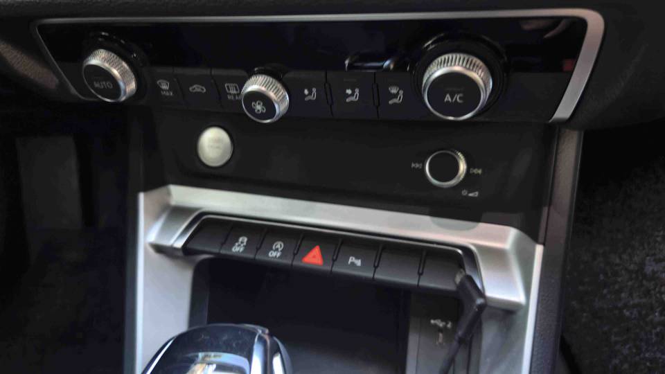 Audi Q3 2020 car image #3