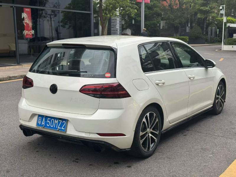 Volkswagen Golf 2018 car image #3