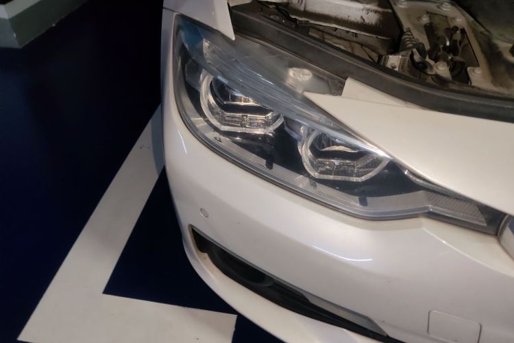 BMW 3 Series 2018 #8 BMW 3 Series 2018 car image #8