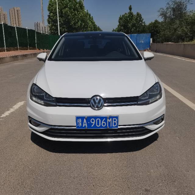 Volkswagen Golf 2020 car image #4