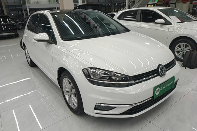 Volkswagen Golf 2019 car image #6