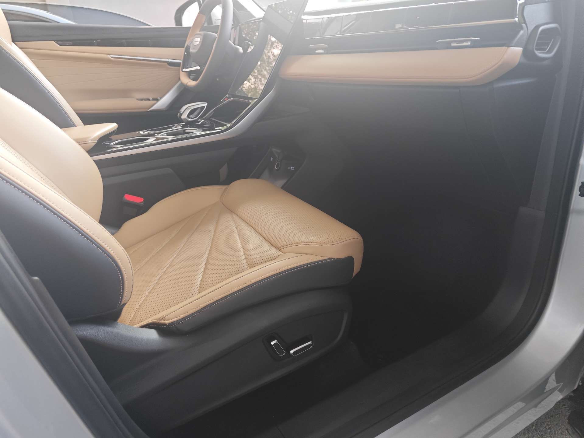 GEELY Boyue L 2022 صورة سيارة #6