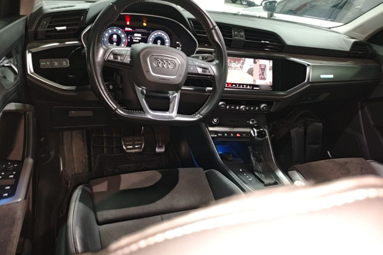 Audi Q3 2021 immagine di auto #10