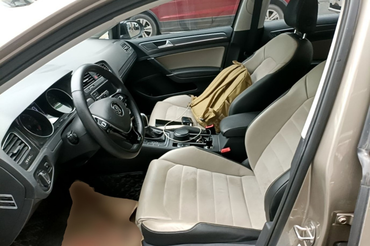 Volkswagen Golf 2017 car image #15