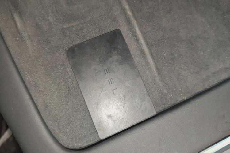 Tesla Model 3 2023 car image #9