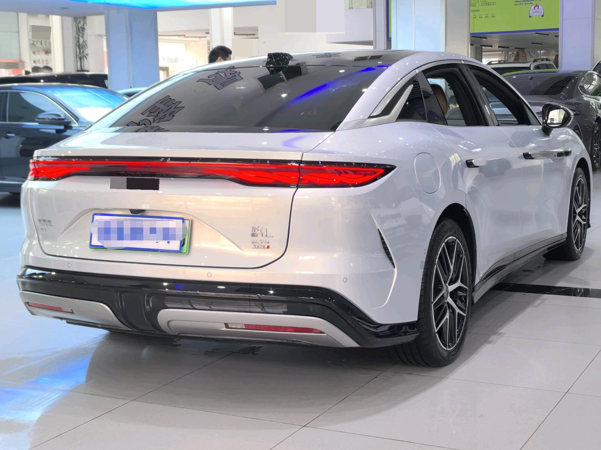 BYD HanL 2025 #9 BYD HanL 2025 car image #9